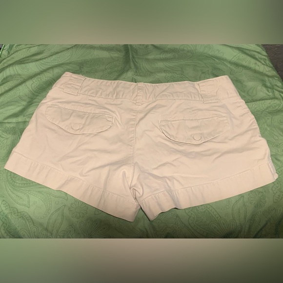 American Eagle khaki shorts size 6 - Picture 2 of 3